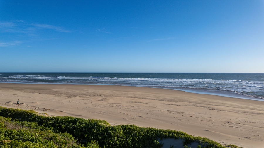 6 Bedroom Property for Sale in Myoli Beach Western Cape